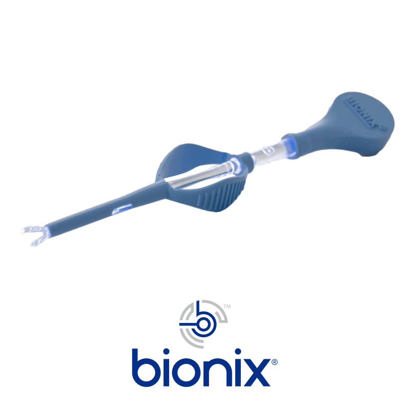 Pinza para retirar cuerpos extraños con aumento y luz.